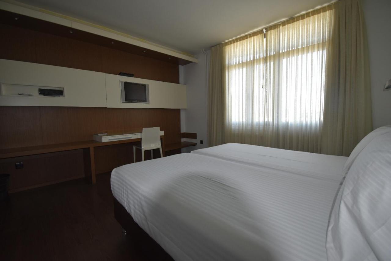 Hotel Los Angeles Guarnizo Buitenkant foto